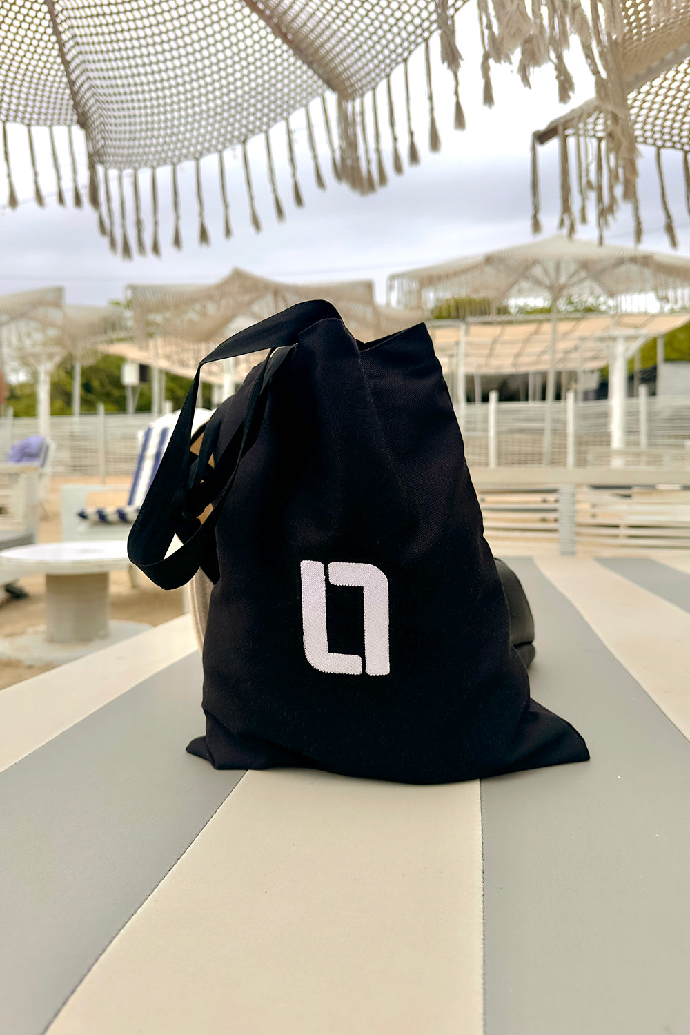 TOTE BAG NEGRA